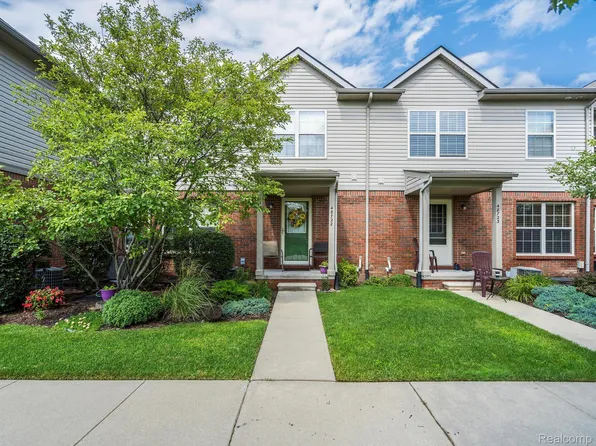 48722 Chelmsford Ct, Chesterfield, MI 48047