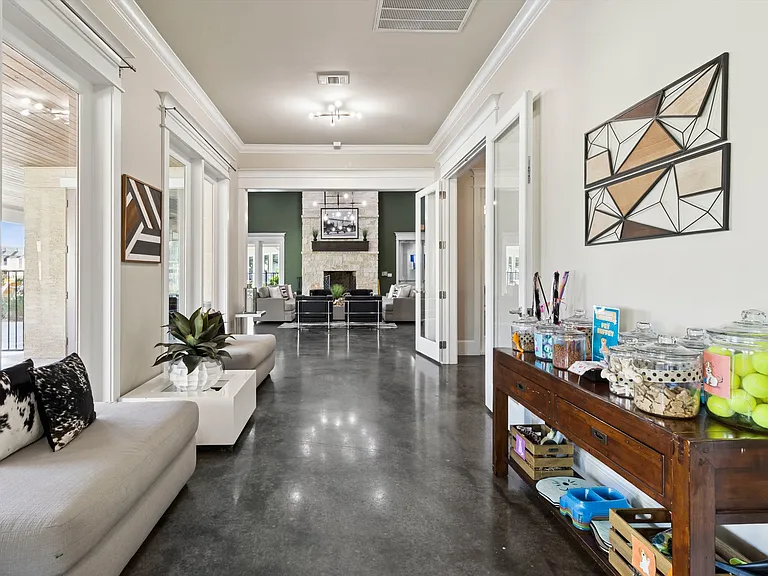 Silverado Apartments — Photo 5