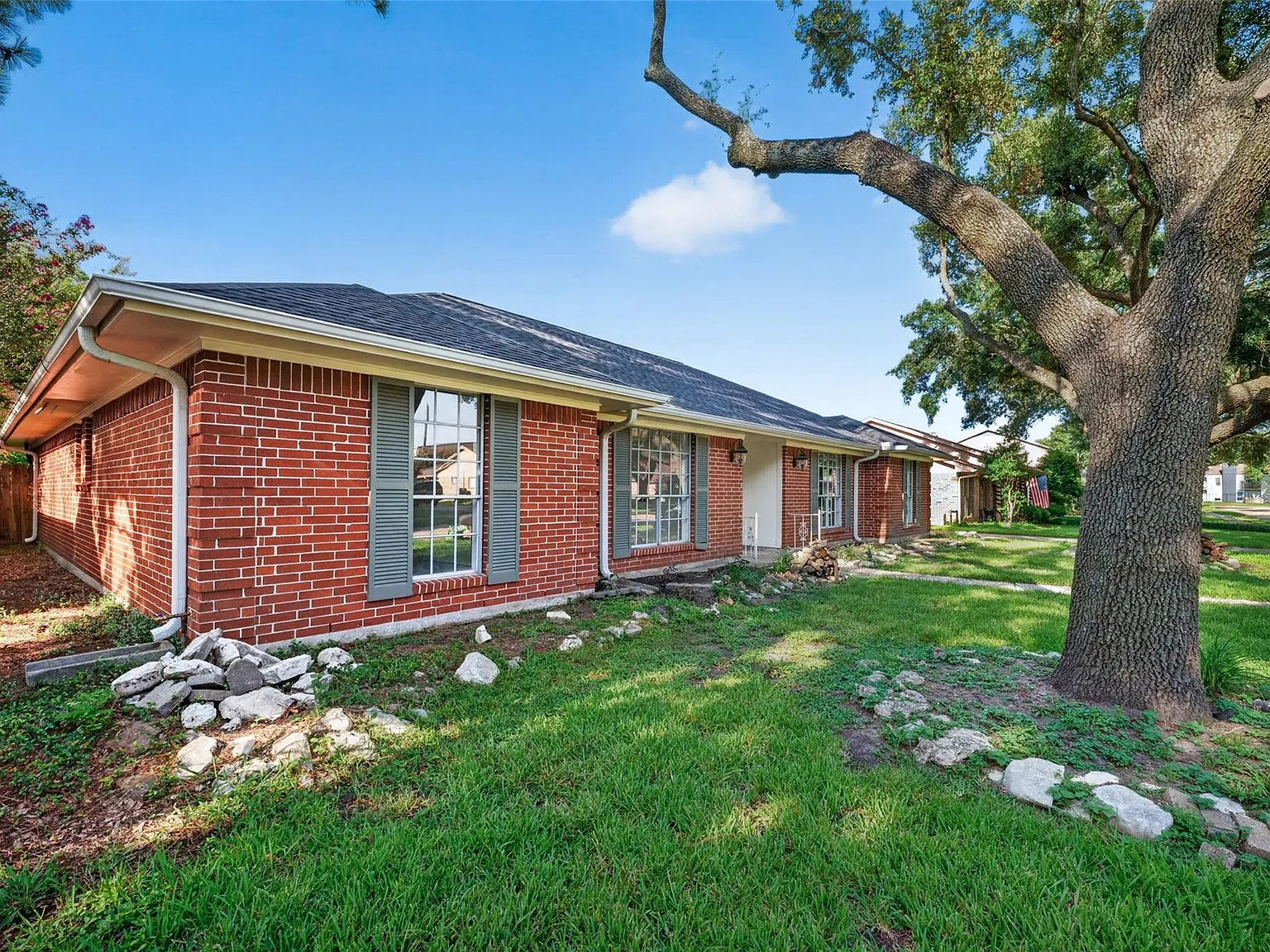 4 bed, 2.5 bath, 2431 sqft, $2,850 — Photo 3