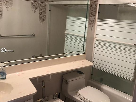 5th image of 5001 Collins Ave APT 4H