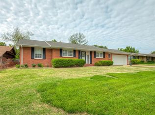 1813 Indian Dr, Enid, OK 73703