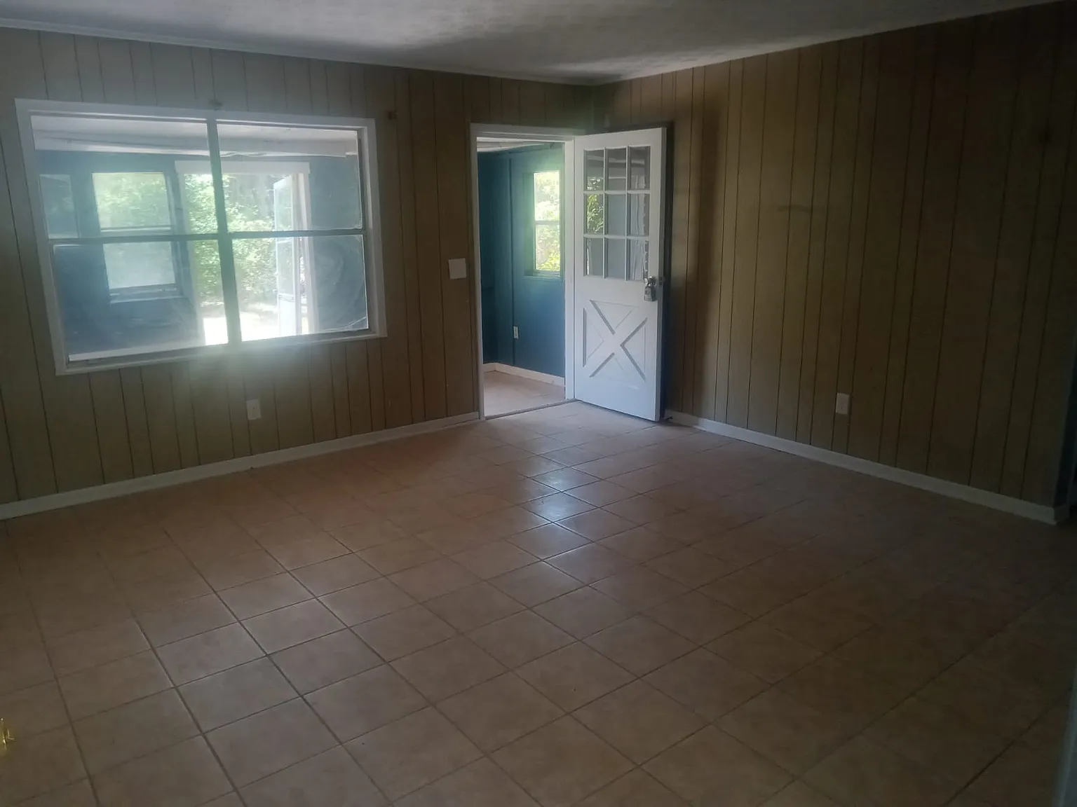 3 bed, 1100 sqft, $1,300 — Photo 4