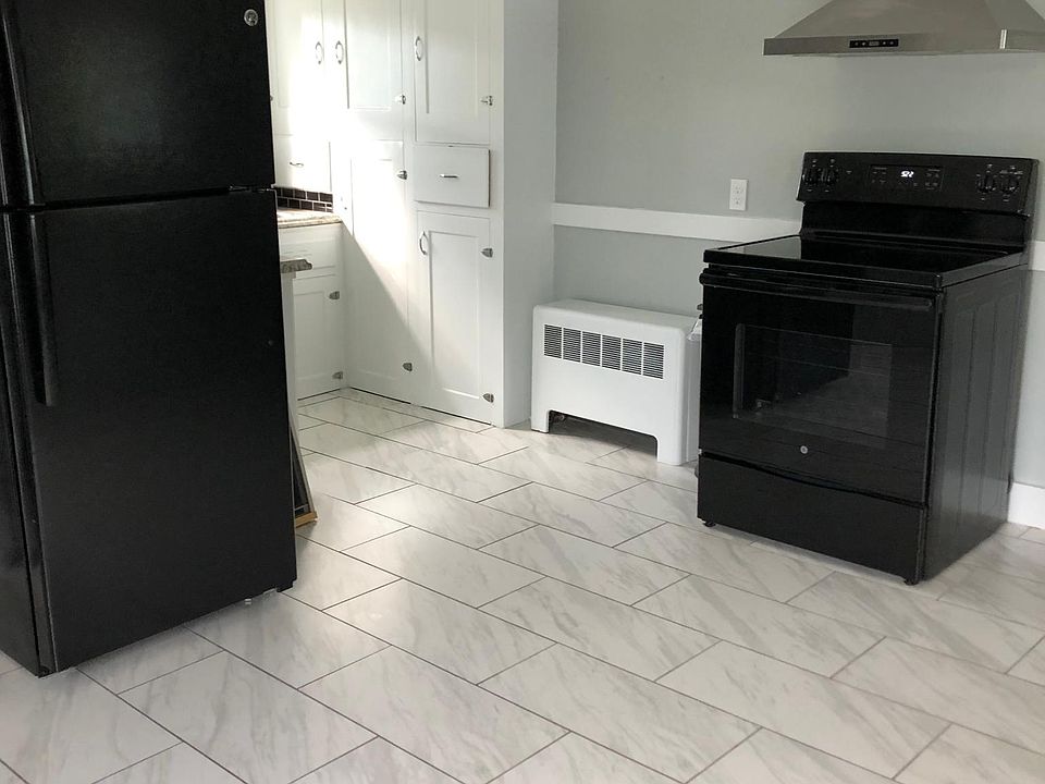 Spacious bright sunny kitchen with appliances new in 2018