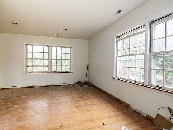 5th image of 3142 Thornberry Dr