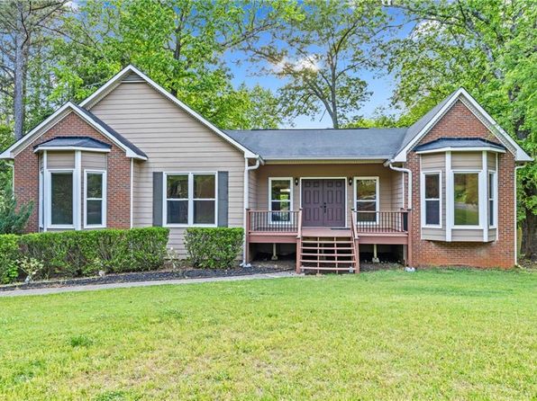 4805 Forest Way Ct NE, Marietta, GA 30066