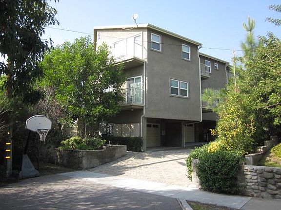 Driveway Waltonia Townhouse