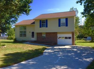 1700 Wagon Tongue Ln, Knoxville, TN 37931