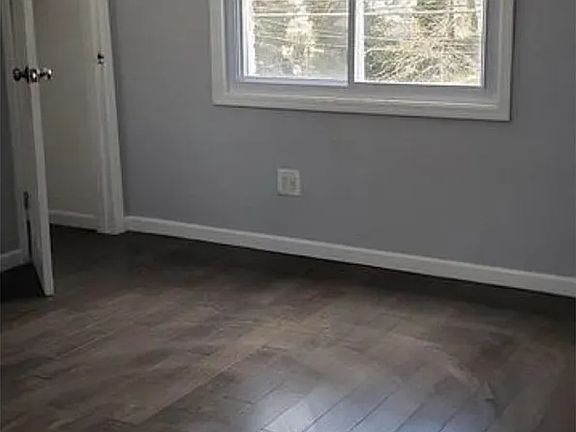 5th image of 18810 Pineville Ln