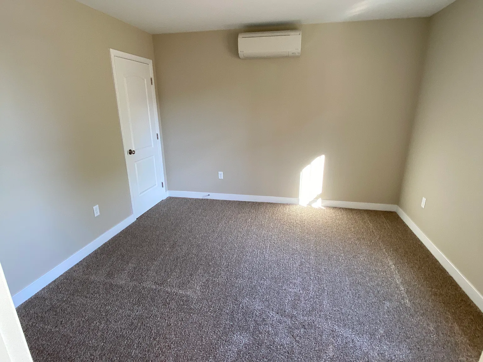 2 bed, 1025 sqft, $1,645 — Photo 2