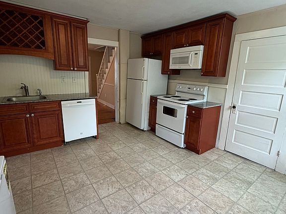 4th image of 46 Old Amherst Rd #2