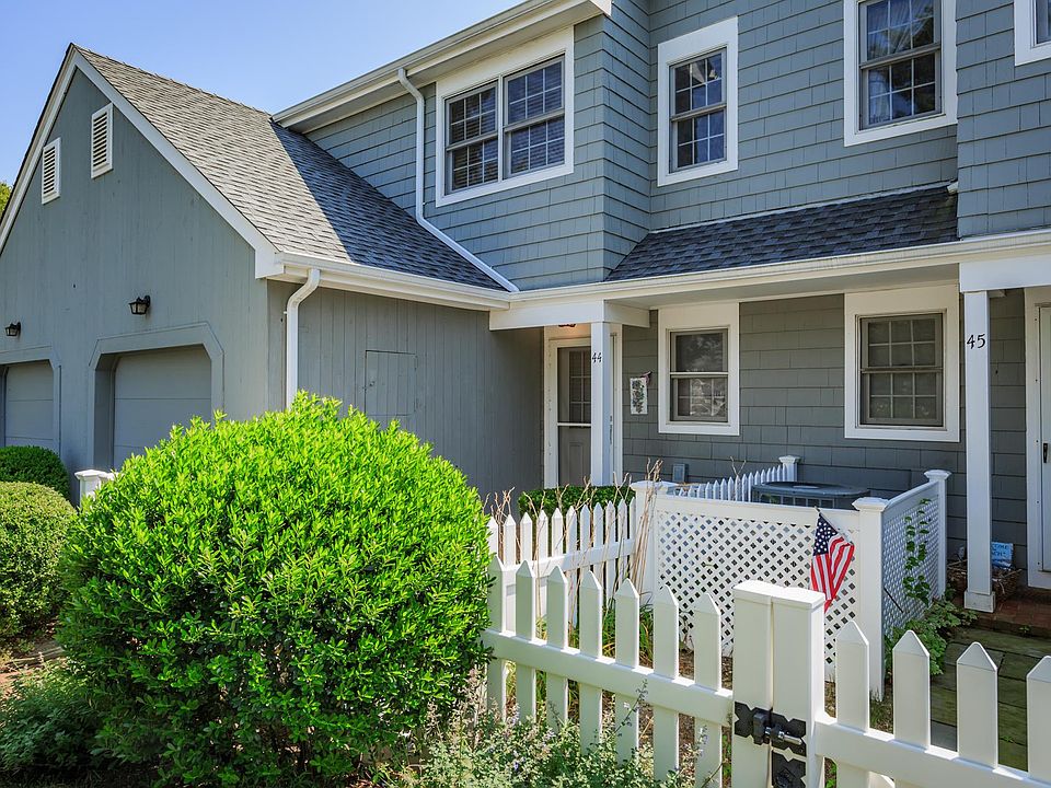 1st image of 44 Brittany Ln