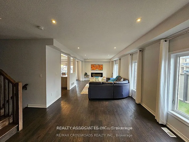 5 bed, $3,850 — Photo 3