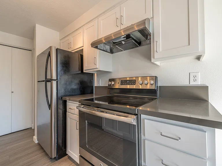 Hallwood Apartments — Photo 14