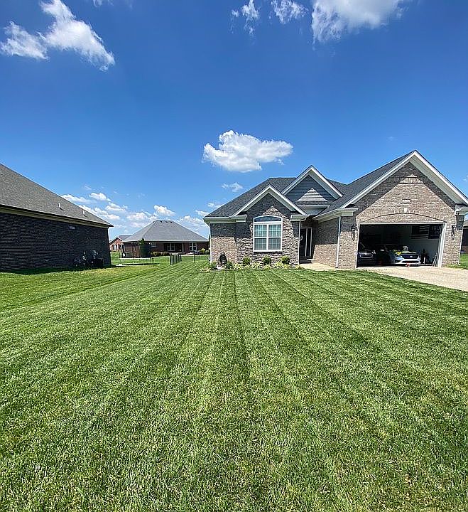 1st image of 470 W Woodlake Cir