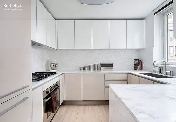 4th image of 322 W 57th St APT 16D1