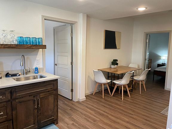 2nd image of 216 S Devine St APT 10