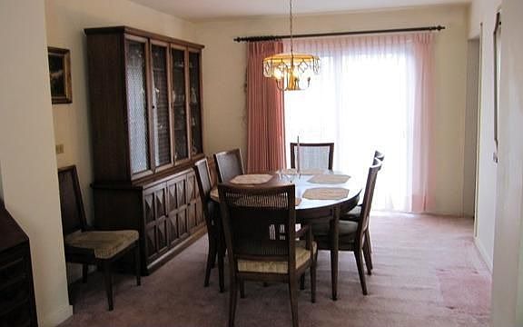 Dining room leads to deck