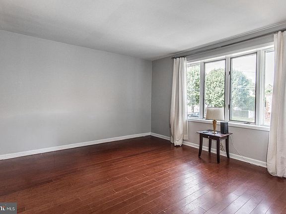 5th image of 4826 Pearson Ave