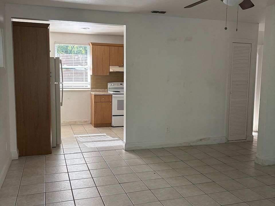 1st image of 5604 Hollinhead Ln