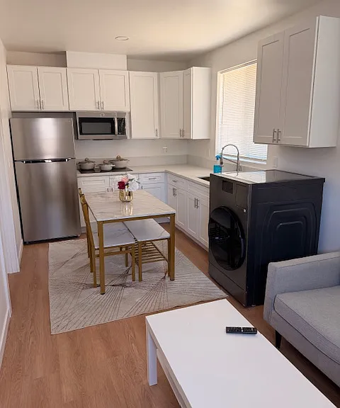 6917 Vanalden Ave — Photo 10