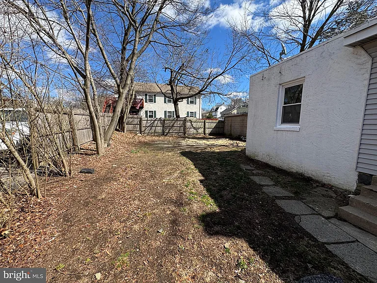 729 E Haverford Rd — Photo 3