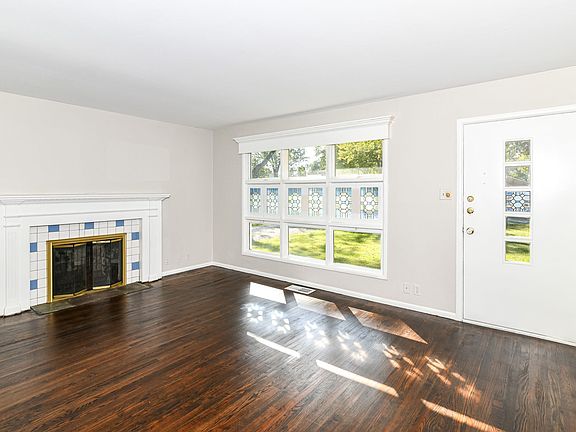 5th image of 5631 N Parker Ave