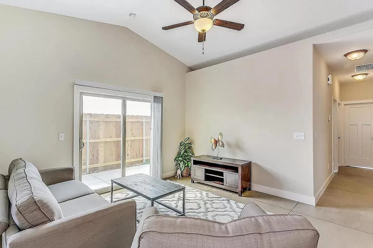 3 bed, 1100 sqft, $1,475 — Photo 4