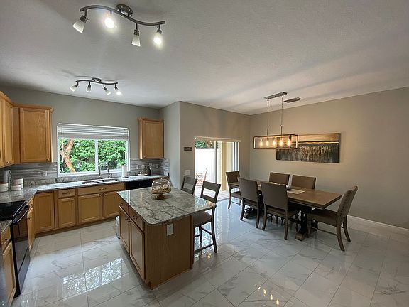 5th image of 2927 Girvan Dr