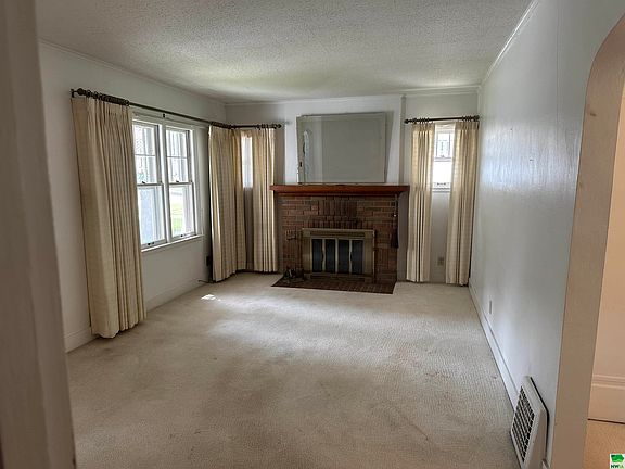 3rd image of 2921 Isabella St