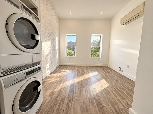 Laundry, photo 1