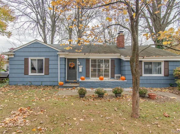 27612 Shagbark Dr, Southfield, MI 48076