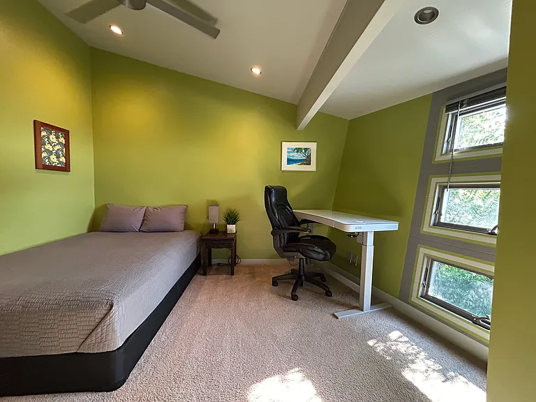 Bed 3/ office