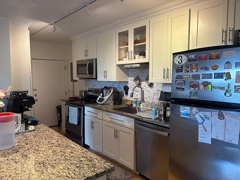 30 Skyline Dr #10 — Photo 3