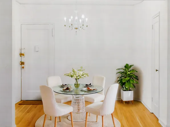 915 East 17th Street image 2 of 16