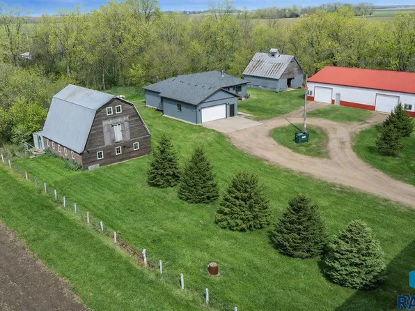 30433 469th Ave, Beresford, SD 57004