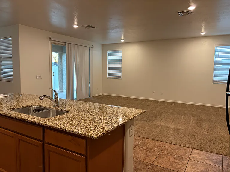 9011 W Jefferson St — Photo 21