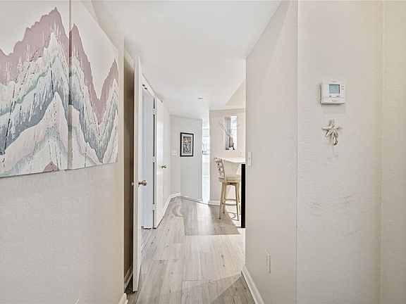 4th image of 2411 W Horatio St Unit 520