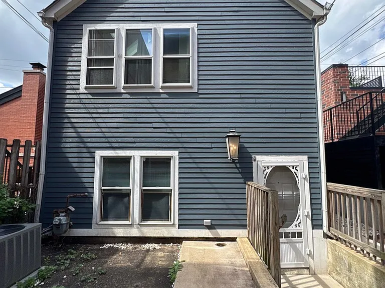 1902 W Cortland St — Photo 1