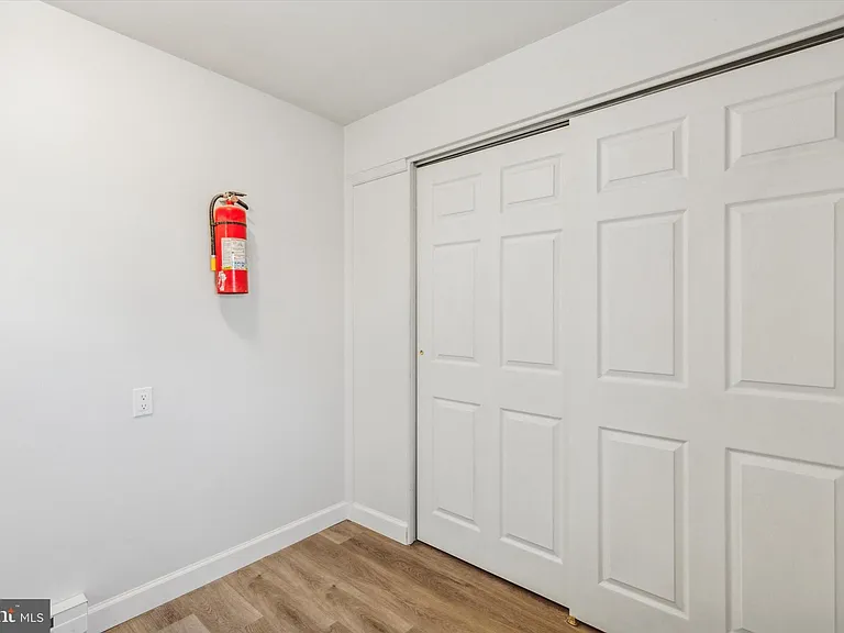329 Buttonwood St #D — Photo 8