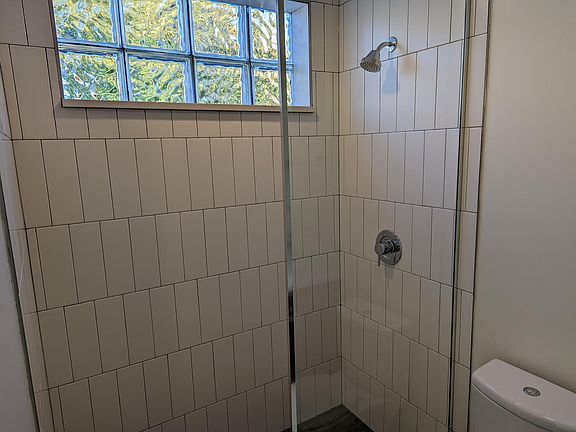 5th image of 945 W Grace St #1MB