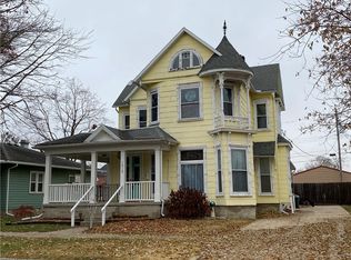 1013 Monroe Ave, Charleston, IL 61920