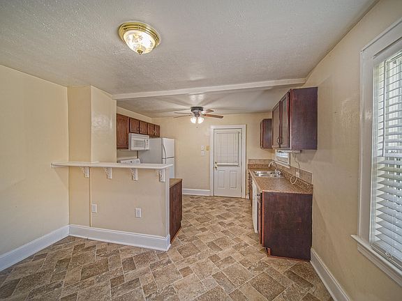 5th image of 2603 Cornell Dr NW