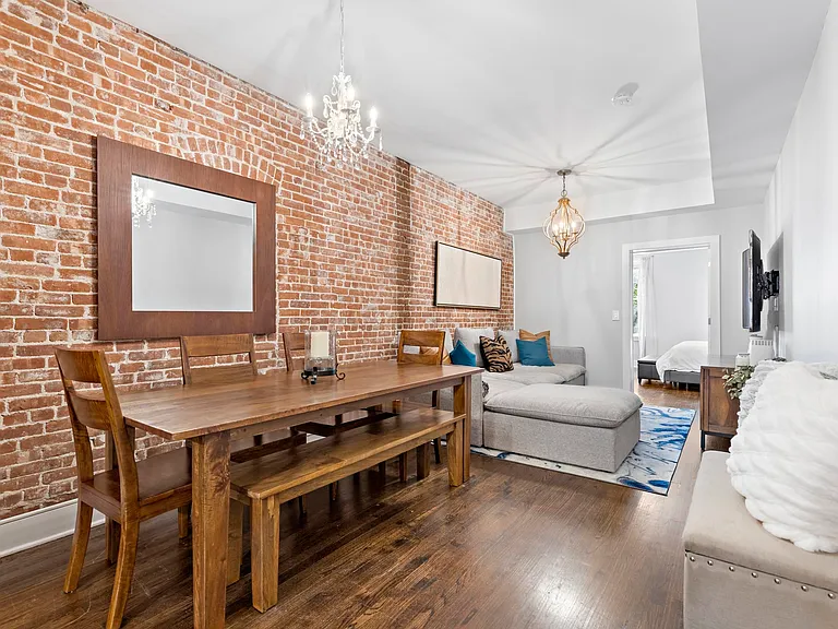 1112 Hudson St #2R — Photo 5