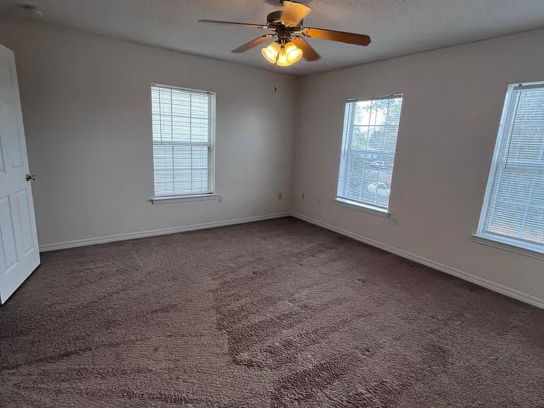 211 Johnson Ct — Photo 9