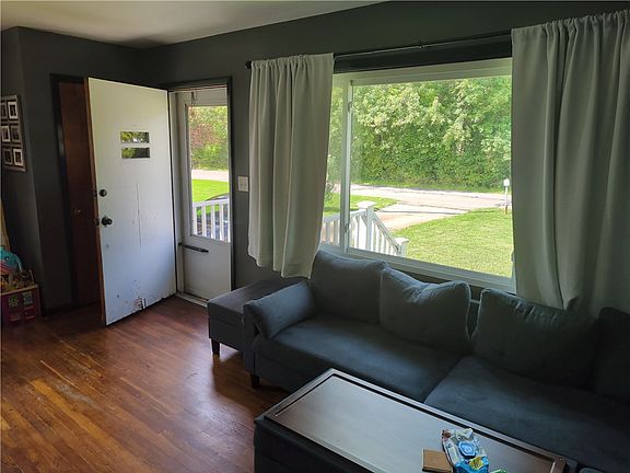 4th image of 805 S Scotland Ln