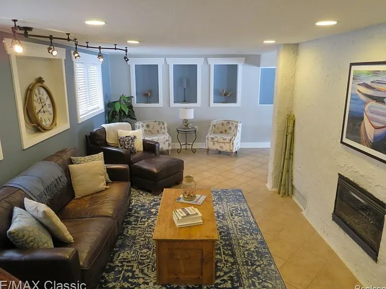 1508 Lakeview Dr — Photo 5
