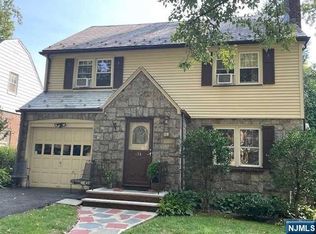 130 Grayson Pl, Teaneck, NJ 07666