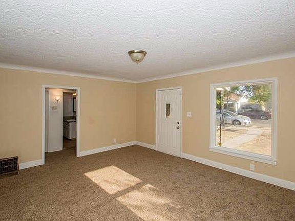 4th image of 3208 E Hammond Ave
