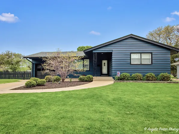 1320 Glenwood Ave, Waukegan, IL 60085