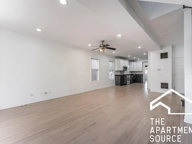 2522 N Artesian Ave — Photo 6